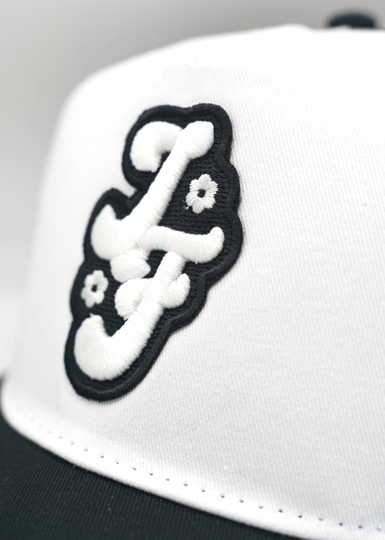 FLOWER BLACK&WHITE TRUCKER HAT